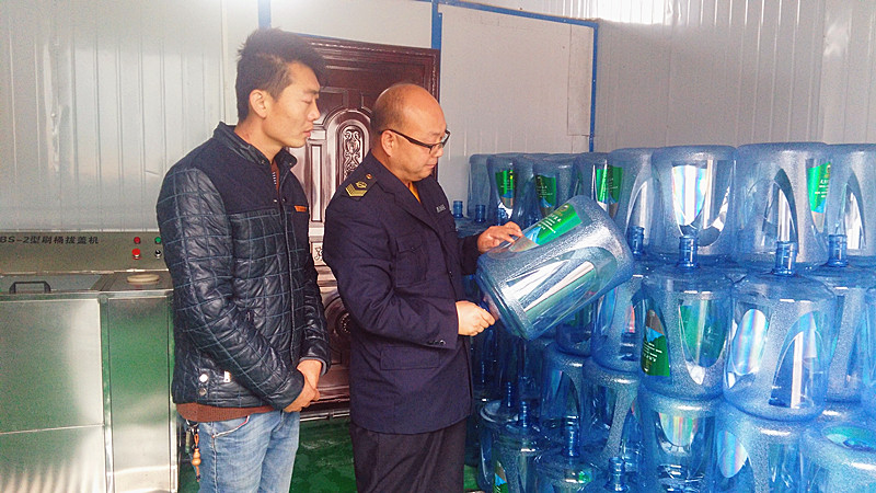 麦积区食药监局开展大桶装饮用水质量安全专项整治